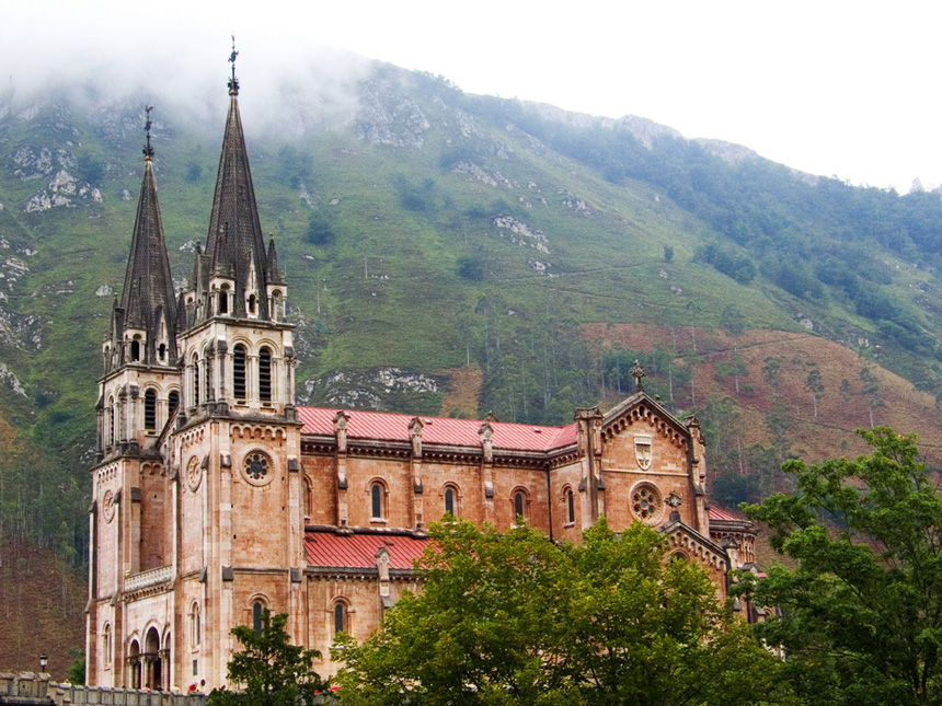 * Hermita de Covadonga *